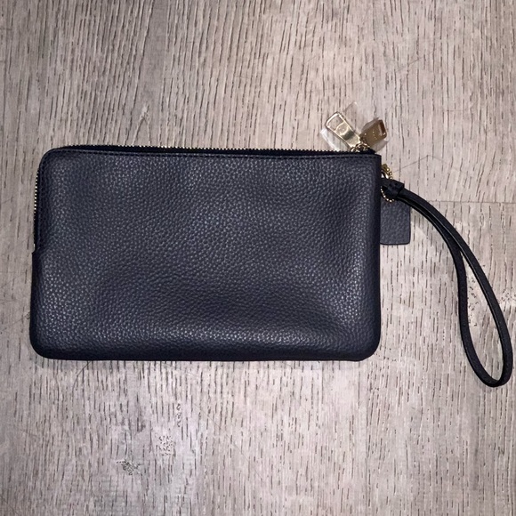 NWT COACH wristlet - Picture 2 of 7